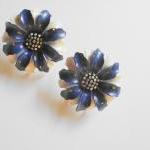 blue and white flower earri..