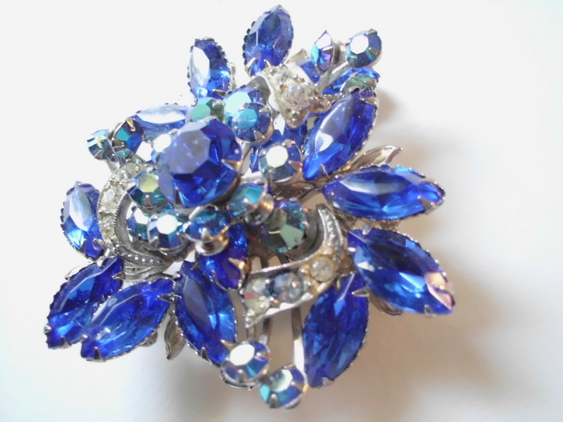 vintage blue rhinestone brooch
